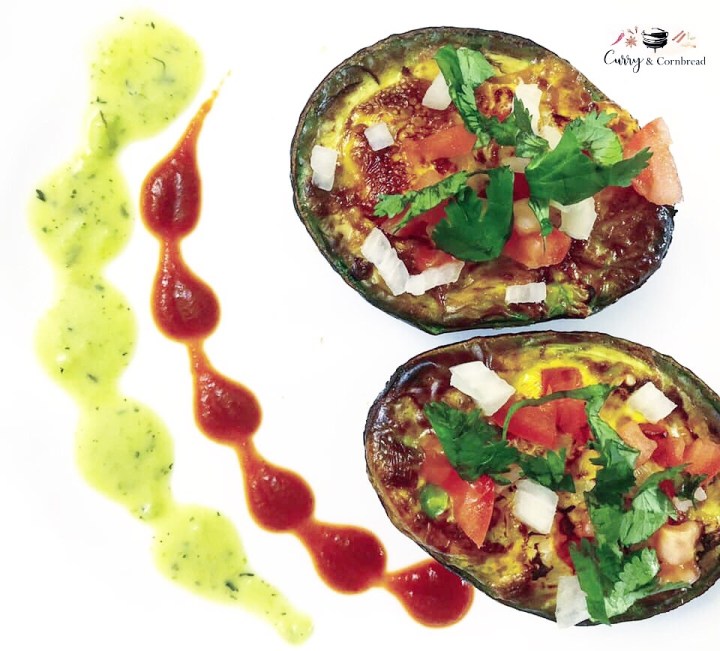 Baked eggs in&nbsp;avocado