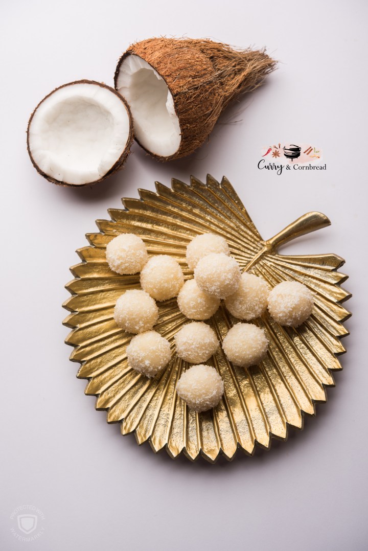 Sweet coconut ladoos (sphere-shaped&nbsp;sweets)