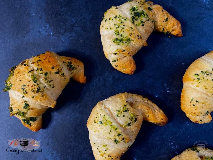 Cheesy Garlic Crescent&nbsp;Rolls